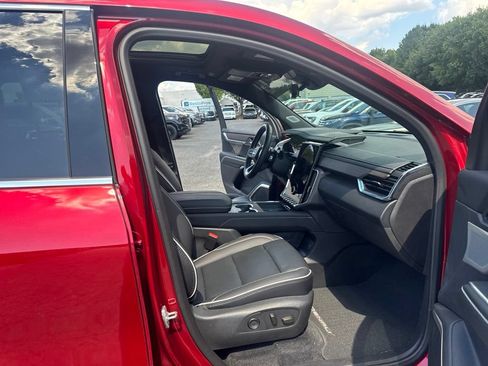 Used 2025 GMC Acadia Denali w/ Super Cruise Package FWD image 14