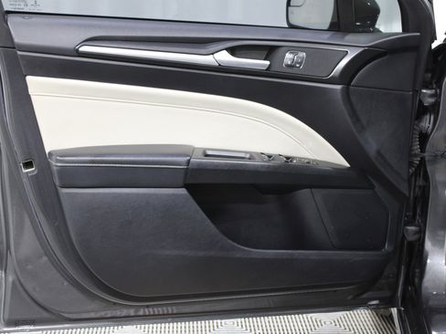 Used 2018 Ford Fusion Titanium image 6