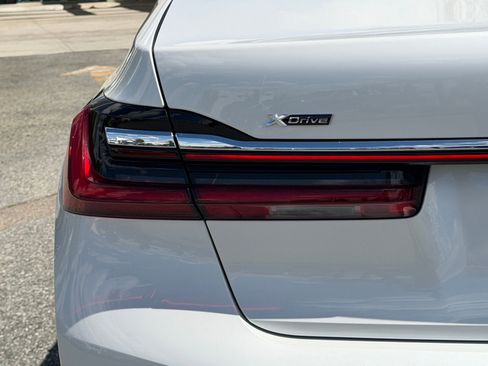 Certified 2022 BMW 750i xDrive AWD/4WD image 14