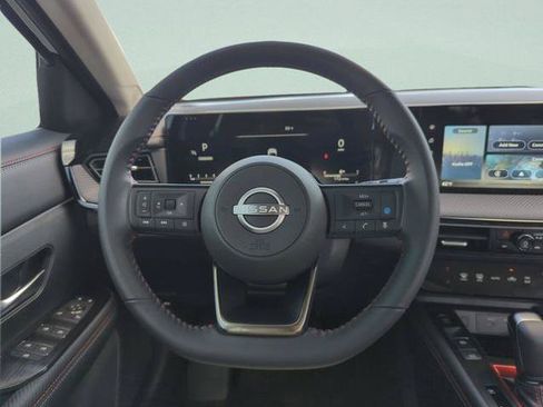 Certified 2025 Nissan Kicks SR FWD image 21