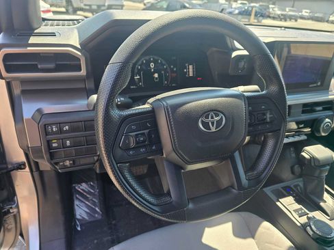 Used 2025 Toyota Tacoma SR5 AWD/4WD image 23