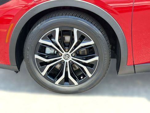 Certified 2024 Toyota Crown AWD/4WD image 12