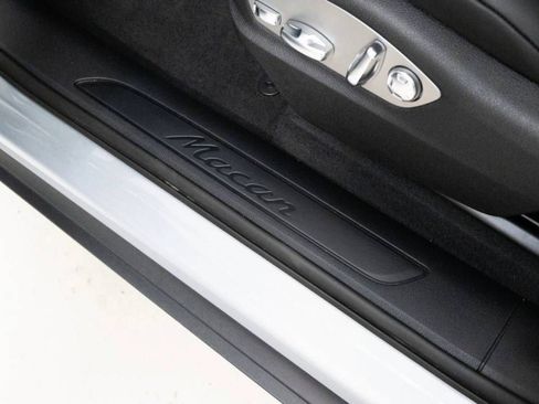 Certified 2026 Porsche Macan AWD/4WD image 18