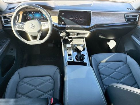 Used 2024 Volkswagen Atlas SE image 27
