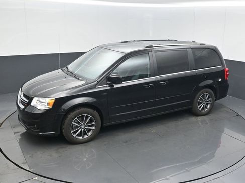 Certified 2017 Dodge Grand Caravan SXT image 36