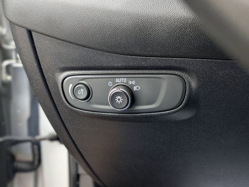 Used 2018 Chevrolet Equinox LT image 26