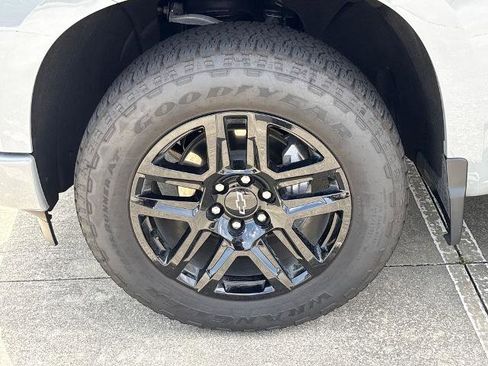 Used 2025 Chevrolet Silverado 1500 RST AWD/4WD image 12