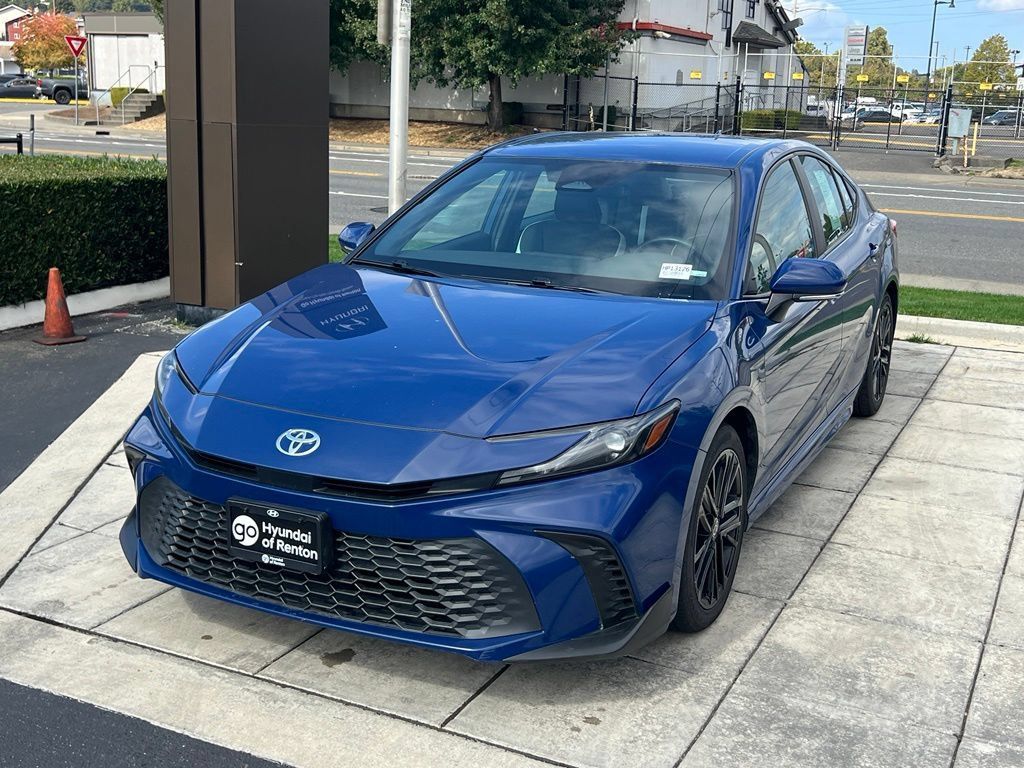 Used 2025 Toyota Camry SE FWD image 5