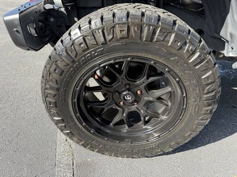 Used 2020 Jeep Wrangler Unlimited Rubicon AWD/4WD image 40