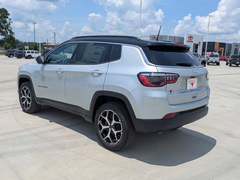 New 2026 Jeep Compass Limited AWD/4WD image 3
