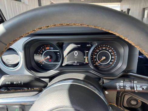 Used 2025 Jeep Wrangler Sahara image 39