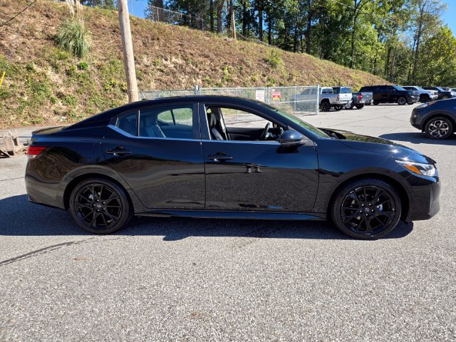Used 2025 Nissan Sentra SR w/ SR Premium Package FWD image 9