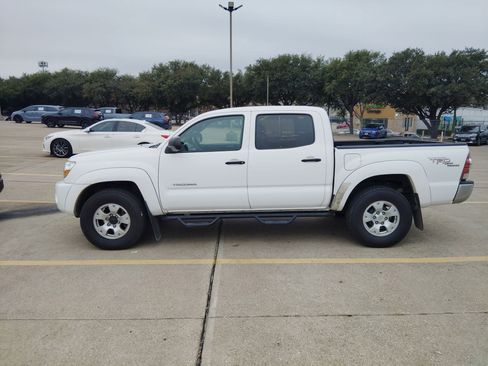 Used 2011 Toyota Tacoma 4x4 Double Cab image 2
