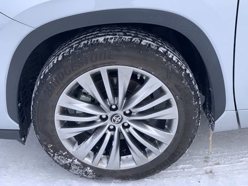 Used 2023 Toyota Highlander Platinum image 9