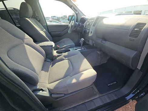 Used 2012 Nissan Frontier SV image 8