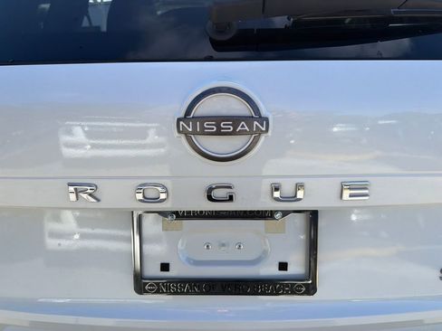 Used 2023 Nissan Rogue SV w/ SV Premium B Package image 10