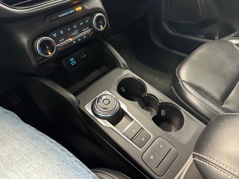 Used 2022 Ford Escape Titanium image 21