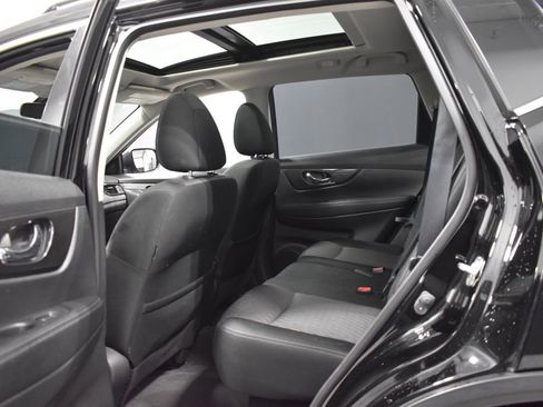 Used 2020 Nissan Rogue SV w/ Sun & Sound Touring Package image 32