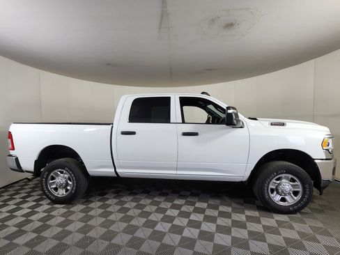 Used 2024 RAM 2500 Tradesman w/ Chrome Appearance Group AWD/4WD image 8