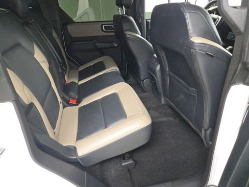 Used 2024 Ford Bronco Wildtrak image 11