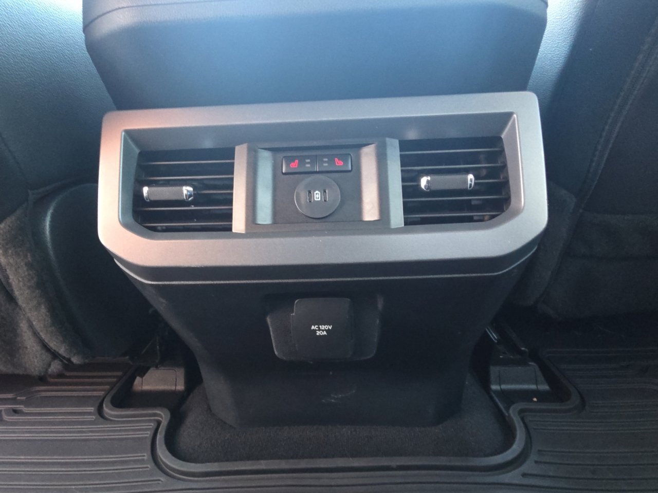 Used 2025 Ford F350 Lariat w/ Lariat Ultimate Package AWD/4WD image 38