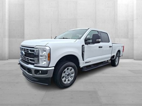 Used 2024 Ford F250 XLT AWD/4WD image 3