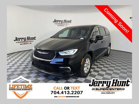 Used 2025 Chrysler Pacifica Select image 1