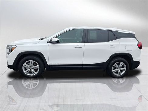 Used 2024 GMC Terrain SLE image 3