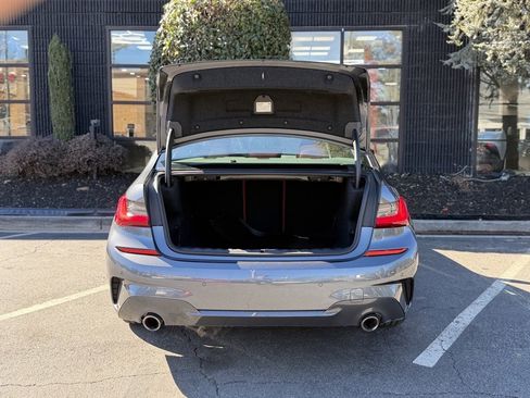 Used 2022 BMW 330i xDrive Sedan w/ M Sport Package image 17