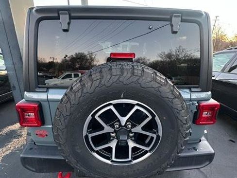 Used 2025 Jeep Wrangler Rubicon image 2