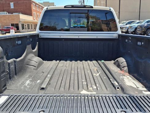 Used 2018 Nissan Titan SV w/ SV Convenience Package AWD/4WD image 7