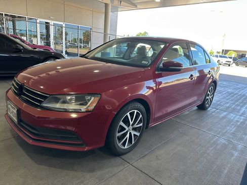 Used 2017 Volkswagen Jetta SE FWD image 1