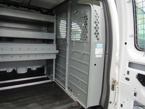 Used 2015 Chevrolet Express 2500 RWD image 17