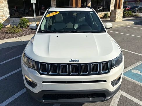 Used 2019 Jeep Compass Latitude FWD image 8