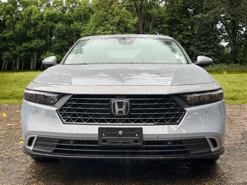 Used 2025 Honda Accord Touring image 2