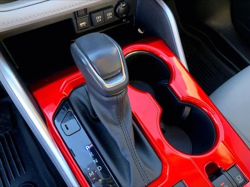 Used 2021 Toyota Highlander XLE image 16