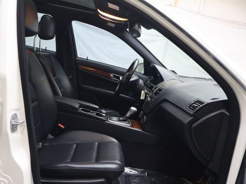 Used 2010 Mercedes-Benz C 300 4MATIC Sedan image 9