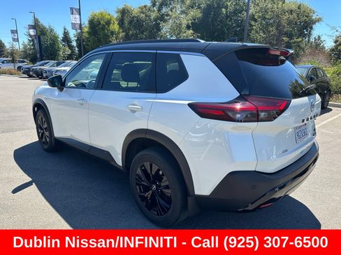 Used 2023 Nissan Rogue SV w/ SV Premium B Package FWD image 4