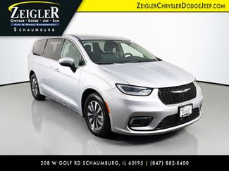Used 2023 Chrysler Pacifica Touring-L FWD video 1