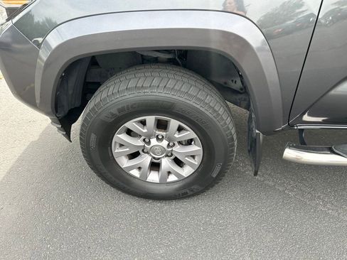 Used 2019 Toyota Tacoma SR5 AWD/4WD image 18