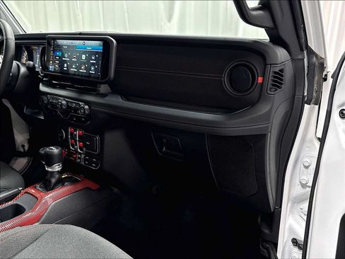 Used 2024 Jeep Wrangler Unlimited Rubicon w/ Convenience Group AWD/4WD image 27