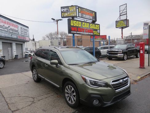 Used 2018 Subaru Outback 2.5i Touring image 2