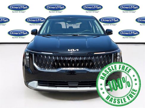 Used 2025 Kia Carnival FWD image 2