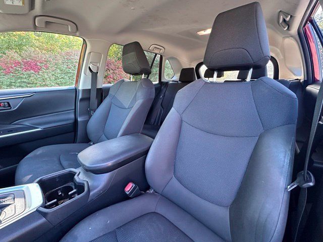 Used 2023 Toyota RAV4 LE AWD/4WD image 12