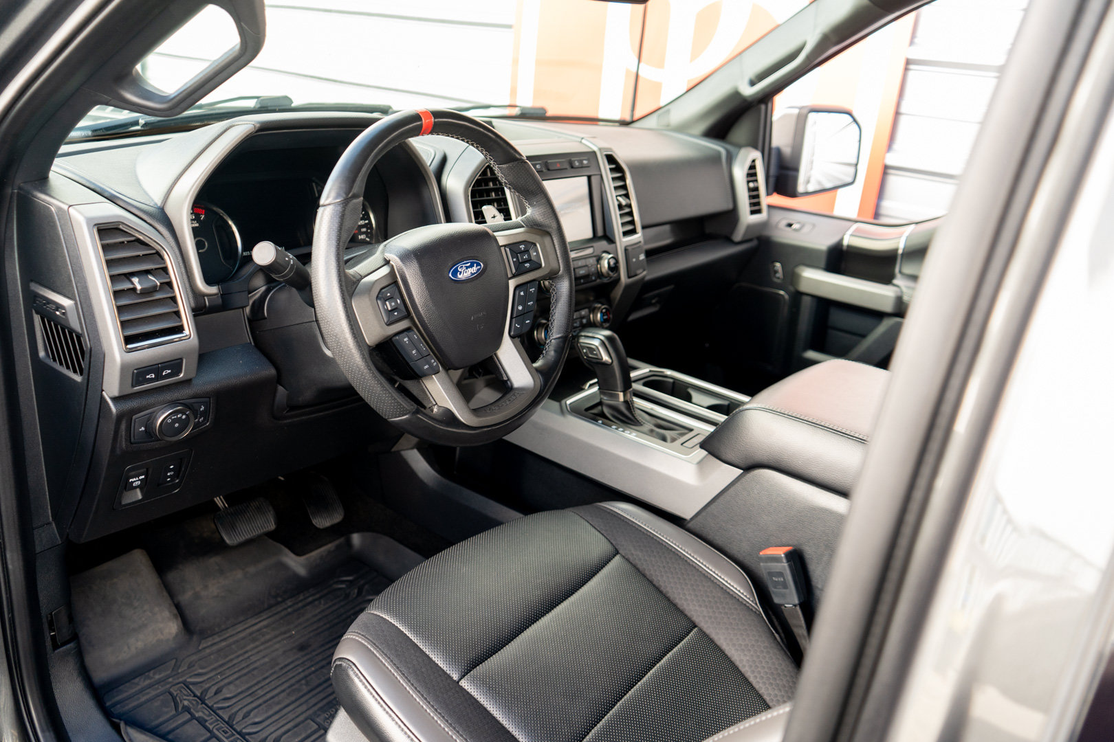 Used 2019 Ford F150 Raptor w/ Equipment Group 802A Luxury AWD/4WD image 8