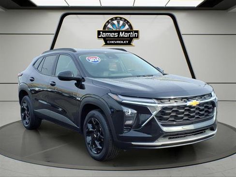 Certified 2024 Chevrolet Trax LT w/ Driver Confidence Package image 3