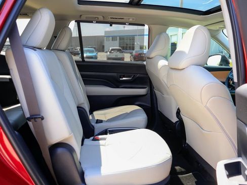 Used 2026 Toyota Grand Highlander AWD image 12