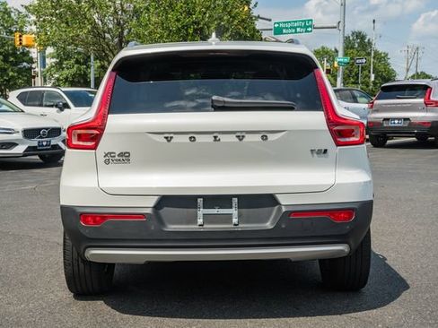 Used 2021 Volvo XC40 T5 Momentum w/ Premium Package AWD/4WD image 6
