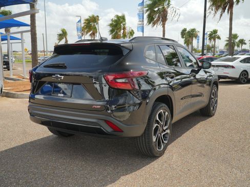Used 2024 Chevrolet Trax RS w/ Sunroof Package FWD image 10