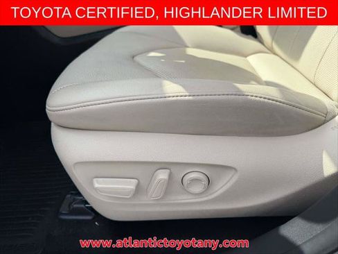 Certified 2024 Toyota Highlander Limited AWD/4WD image 18